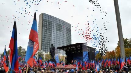 Дончане отметили день флага ДНР Дончане отметили день флага ДНР
