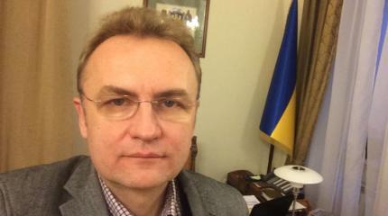 Жители Львова у горсовета требуют отставки Садового Жители Львова у горсовета требуют отставки Садового