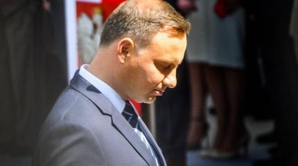 Польский обозреватель: Польша слишком долго стояла на коленях перед Вашингтоном, это унизительно Польский обозреватель: Польша слишком долго стояла на коленях перед Вашингтоном, это унизительно