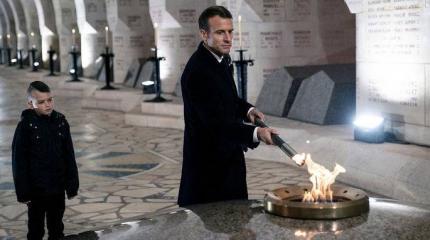 Что-то с памятью Макрона стало… Что-то с памятью Макрона стало…