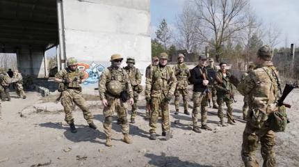 Чешские добровольцы всё чаще забирают заявления о зачислении в ряды украинской армии Чешские добровольцы всё чаще забирают заявления о зачислении в ряды украинской армии