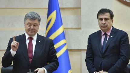 Порошенко публично унизил Саакашвили, выставив бывшего подчиненного на смех Порошенко публично унизил Саакашвили, выставив бывшего подчиненного на смех