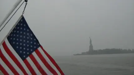 США препятствуют народному протесту против антироссийских трат из бюджета