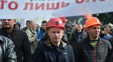 Олигархи объединились против министра Порошенко: грядут досрочные выборы