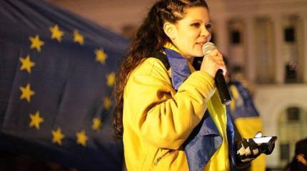 Долой украинизацию: «майданщица» Руслана призвала украинцев снять шаровары