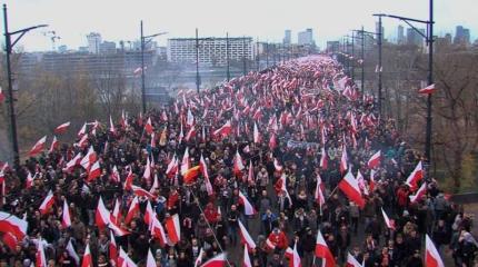 Фашистские лозунги над Варшавой