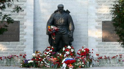 Счет России к Эстонии за «бронзовую ночь» все еще не закрыт Счет России к Эстонии за «бронзовую ночь» все еще не закрыт