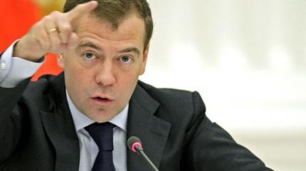 Медведев отчитал Ткачёва: "Будильник себе ставьте в разные места" Медведев отчитал Ткачёва: "Будильник себе ставьте в разные места"