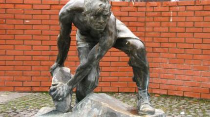 Пора вызывать санитаров: в Киеве декоммунизировали булыжник Пора вызывать санитаров: в Киеве декоммунизировали булыжник