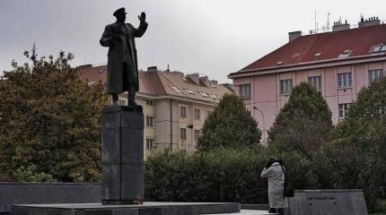 Жители Праги выступили против переделки памятника маршалу Коневу