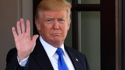 В Белом доме чистки, Трамп уходит в отпуск В Белом доме чистки, Трамп уходит в отпуск