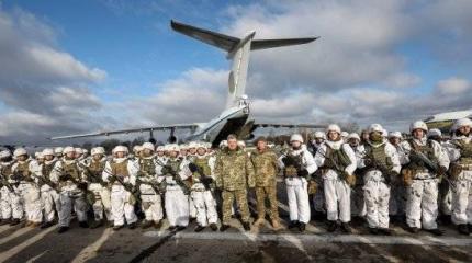 Порошенко сделал фото с украинским солдатом, носящим эмблему дивизии СС Порошенко сделал фото с украинским солдатом, носящим эмблему дивизии СС