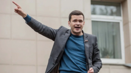 Яшин поспешил откреститься от ФБК, чтобы пролезть в Мосгордуму Яшин поспешил откреститься от ФБК, чтобы пролезть в Мосгордуму