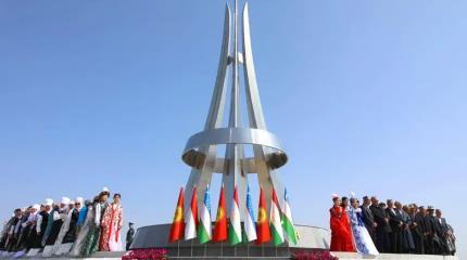 Знак Дружбы появился в Ферганской долине Знак Дружбы появился в Ферганской долине