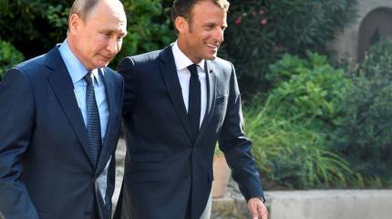 Зачем президент Макрон вдруг протянул руку дружбы Путину Зачем президент Макрон вдруг протянул руку дружбы Путину
