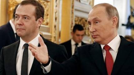 Народ против Медведева и горой за поставившего его Путина. Как это понять? Народ против Медведева и горой за поставившего его Путина. Как это понять?