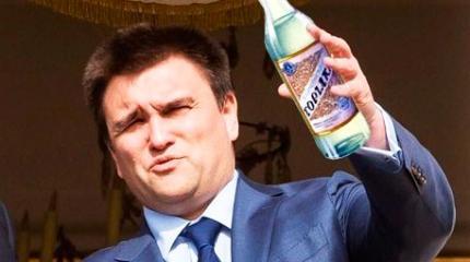 Соцсети иронично намекнули, чему Климкин может научить НАТО: Жрать горилку? Соцсети иронично намекнули, чему Климкин может научить НАТО: Жрать горилку?
