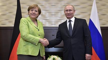 Кремль вынудил Меркель прилететь в Сочи Кремль вынудил Меркель прилететь в Сочи