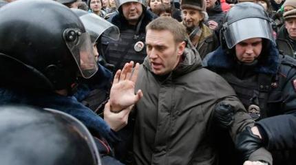 Арест Навального: власть разогревает оппозицию перед митингом у мэрии Арест Навального: власть разогревает оппозицию перед митингом у мэрии