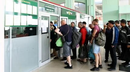 Россия, пытаясь упорядочить поток мигрантов, лупит по своим со всей дури Россия, пытаясь упорядочить поток мигрантов, лупит по своим со всей дури