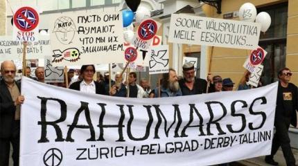 Прибалтика марширует против русофобии и оголтелой пропаганды Прибалтика марширует против русофобии и оголтелой пропаганды