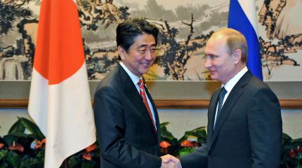 Абэ как: Япония предпримет последнюю попытку «выпросить Курилы» у Путина Абэ как: Япония предпримет последнюю попытку «выпросить Курилы» у Путина