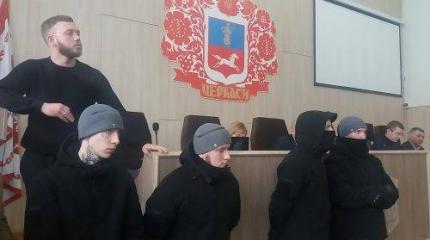 По примеру матроса Железняка: как нацисты отбирают власть на Украине По примеру матроса Железняка: как нацисты отбирают власть на Украине