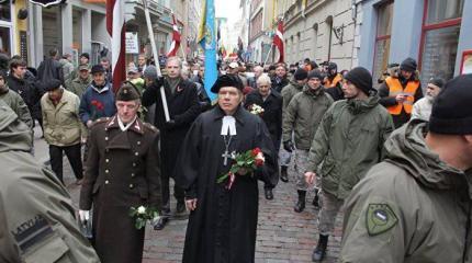 На смену старым фашистам идут молодые… В Риге вновь маршировали неонацисты
