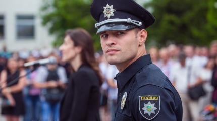 Наша полиция нас бережет: сначала ограбит, потом взятки берет Наша полиция нас бережет: сначала ограбит, потом взятки берет
