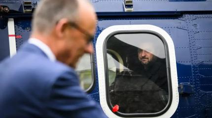 Зеленский в Берлине: Украина – немецкий холуй