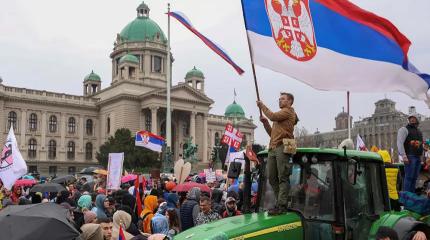 Сербия: попытка госпереворота или неудобство сидеть на двух стульях?