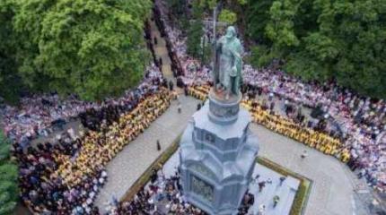 Бандеризацию Украины осуждает весь мир
