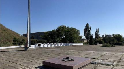 Под предлогом нехватки газа в Бердянске погасили Вечный огонь Под предлогом нехватки газа в Бердянске погасили Вечный огонь