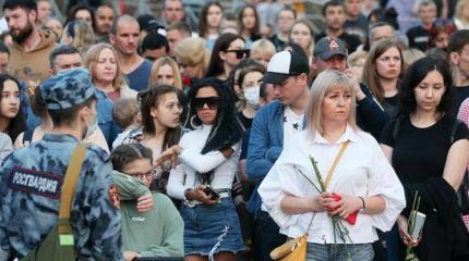 Последний звонок в Кремле не услышат Последний звонок в Кремле не услышат