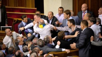 Ляшко и Мельничук напали на иностранцев прямо в Раде Ляшко и Мельничук напали на иностранцев прямо в Раде