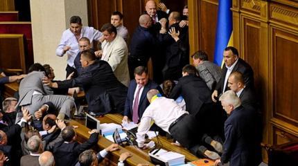 Смерть Верховной Рады: самораспустится ли парламент на следующей неделе?