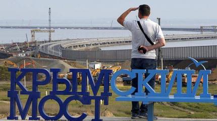 У Крымского моста нашлись настоящие хозяева в Киеве У Крымского моста нашлись настоящие хозяева в Киеве