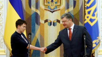 Савченко конкурирует с Порошенко в решении конфликта на Донбассе Савченко конкурирует с Порошенко в решении конфликта на Донбассе