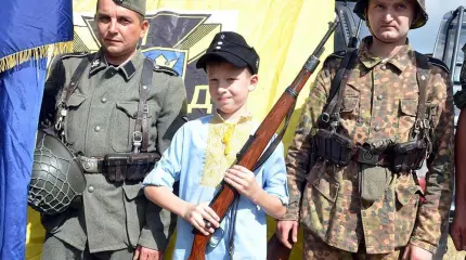 Украинским школьникам ставят в пример «доблесть» СС Украинским школьникам ставят в пример «доблесть» СС