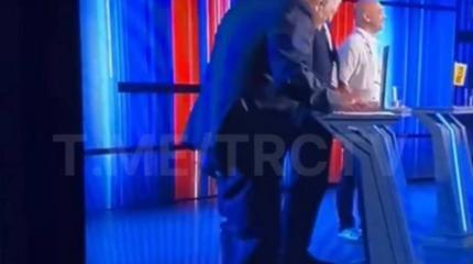 Жириновский потерял штаны во время предвыборных дебатов Жириновский потерял штаны во время предвыборных дебатов