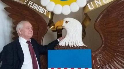 На Украине сделали трон для Дональда Трампа На Украине сделали трон для Дональда Трампа