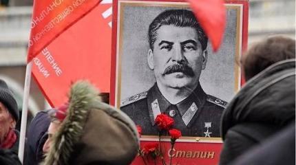 Мы думаем, что судим Сталина – но это он нас судит с высоты его бессмертия Мы думаем, что судим Сталина – но это он нас судит с высоты его бессмертия
