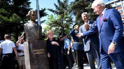 Косовский памятник. Торжество военных преступников в центре Европы