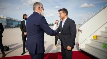 Украина: в ЕС и НАТО не пускают, но поводок не ослабляют Украина: в ЕС и НАТО не пускают, но поводок не ослабляют