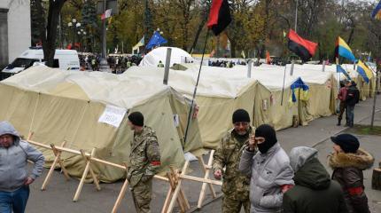 Аваков приказал снять оцепление вокруг Майдана: 30 бомжей никому не нужны Аваков приказал снять оцепление вокруг Майдана: 30 бомжей никому не нужны