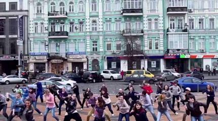 Вопреки всем запретам украинская молодежь все больше говорит по-русски Вопреки всем запретам украинская молодежь все больше говорит по-русски