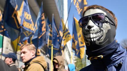 В преддверии большой резни. В центре Киева громят заведения за русский язык В преддверии большой резни. В центре Киева громят заведения за русский язык