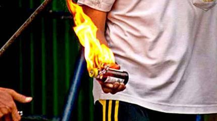 Во Львове неспокойно: режут людей, жгут полицейские отделения