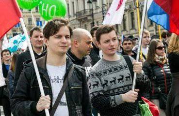 Мальчик на побегушках: как оппозиционеры вербуют юнцов для борьбы с Кремлем Мальчик на побегушках: как оппозиционеры вербуют юнцов для борьбы с Кремлем