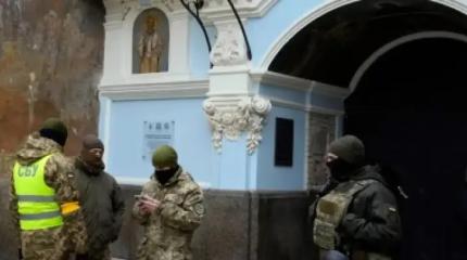 На Украине «бусифицируют» священников, выселяют монахов и штурмуют храмы